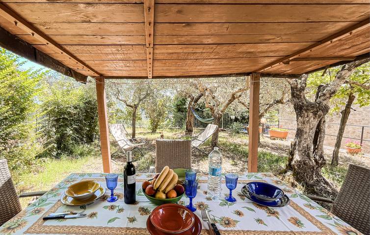 Accogliente appartamento con giardino, parcheggio e internet in Todi, Perugia e dintorni