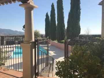 Hôtel pour 4 personnes, avec vue et terrasse ainsi que piscine et jardin, animaux acceptés à Rasteau