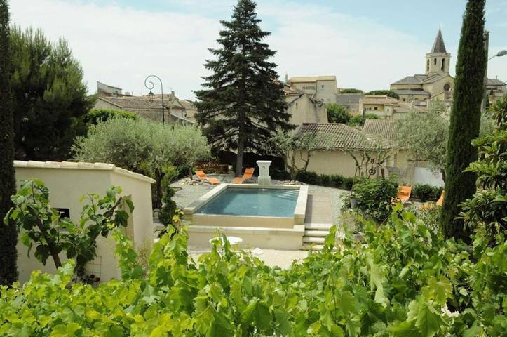 Location de vacances pour 10 personnes, avec terrasse ainsi que jardin et piscine dans le Vaucluse - 4