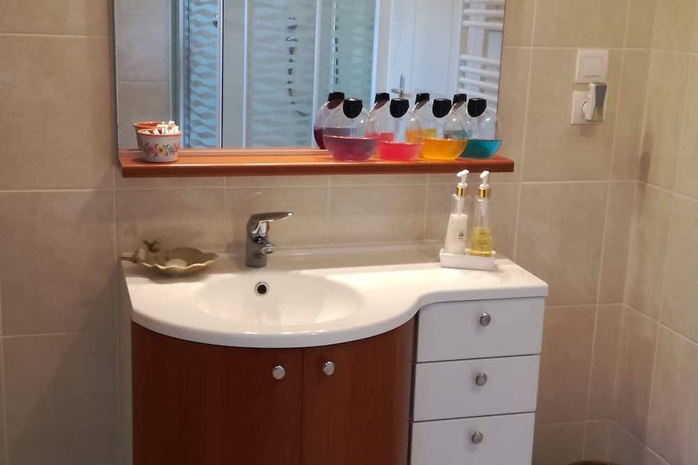 La Jacobinic is a charming gite set between land and sea, 1.5 km from the beaches. in Étables-sur-Mer, Côte de Goëlo