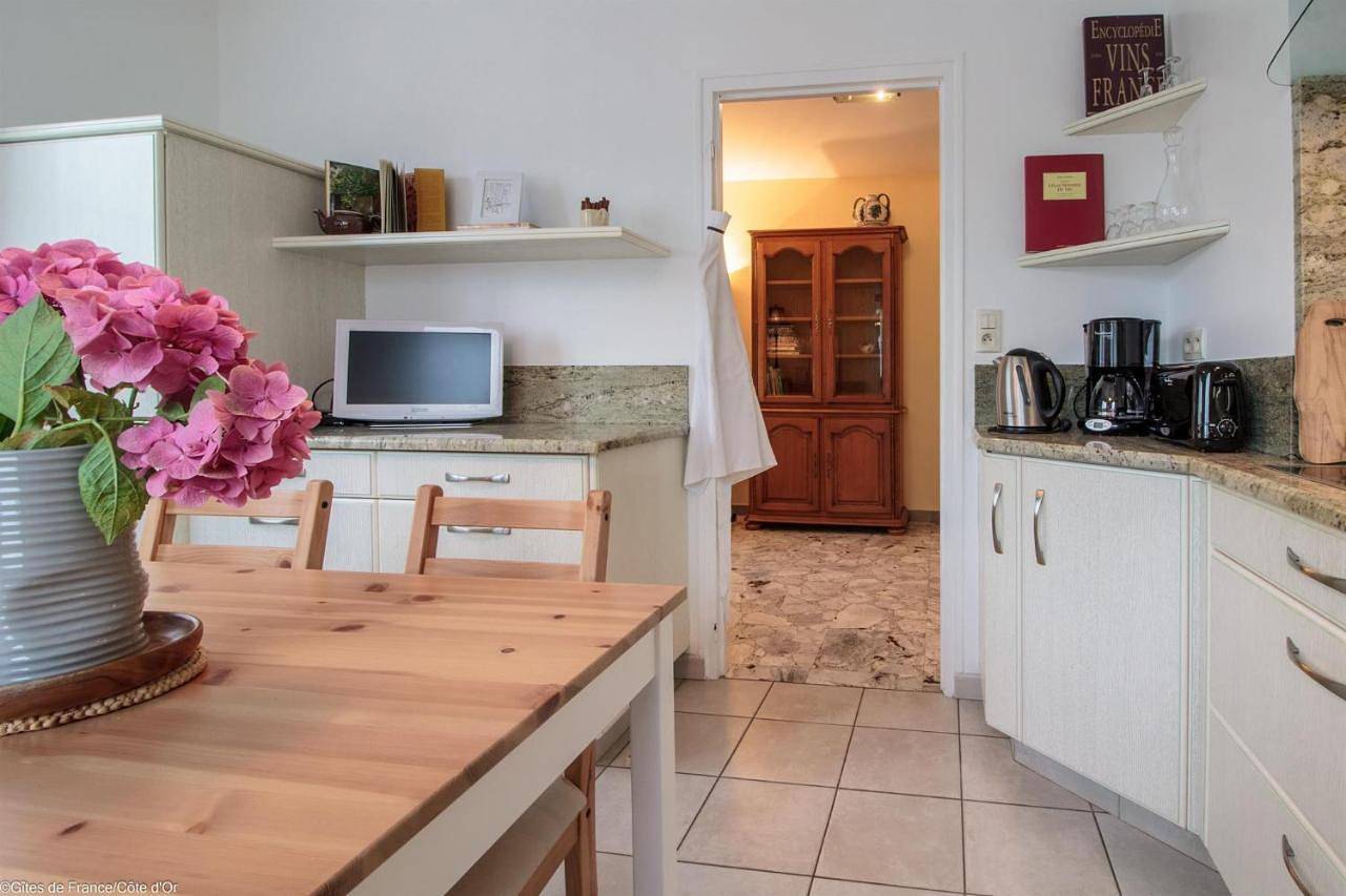 Holiday Home with Shower in Genay, Région de Montbard