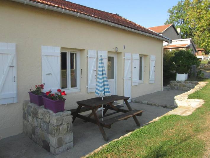 Gîte pour 3 personnes, avec Terrasse ainsi que Jardin et Vue dans Issanlas - 3