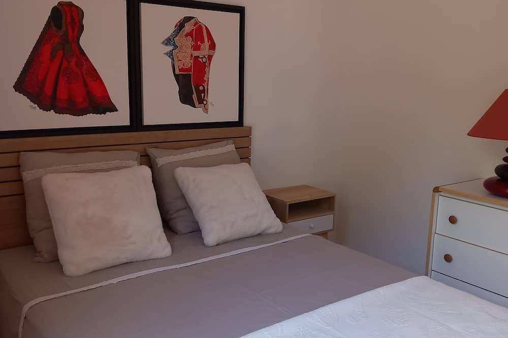 Geheel appartement, Flat by the seaside, large view on the Sagone bay, beach 6 minutes walking in Sagone, Vico