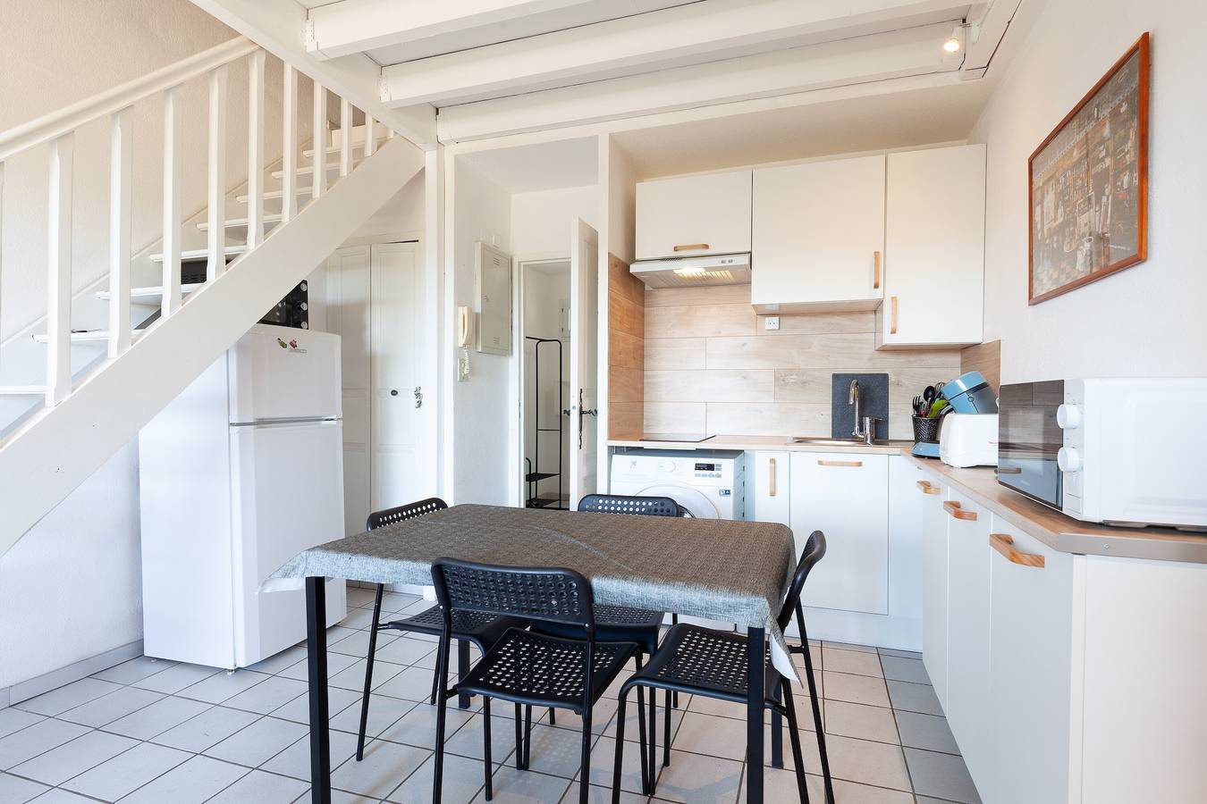 Ganze Wohnung, Apartment 'Duplex Parking Centre Ville' mit Seeblick, Gemeinschaftsterrasse & Klimaanlage in Martigues, Mittelmeerküste (Frankreich)