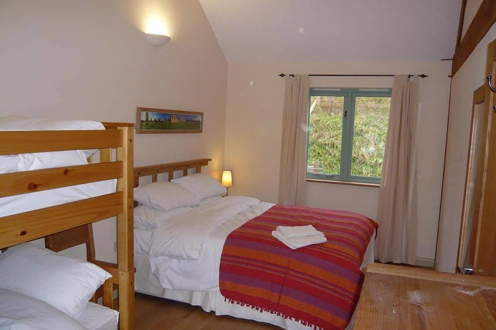 Cottage 3 at Honeysuckle Farm Cottages in Glastonbury, Somerset