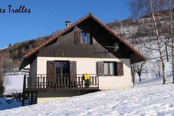 Gîte pour 10 personnes, avec terrasse dans Longefoy