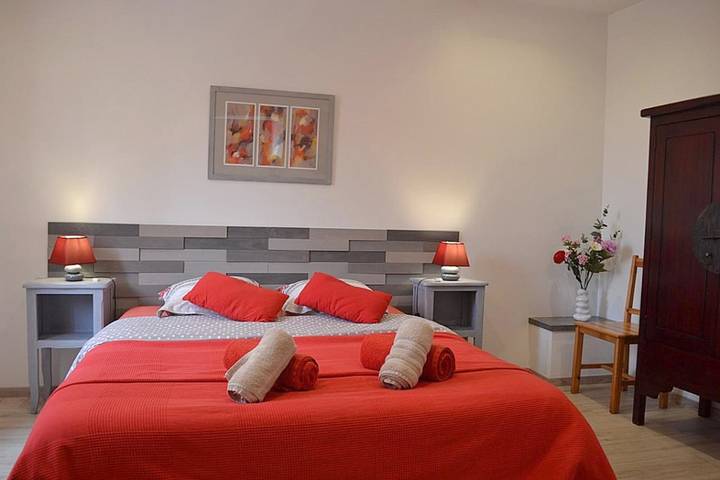 Chambre d’hôte pour 2 personnes, avec vue ainsi que piscine et jardin à Grospierres - 4