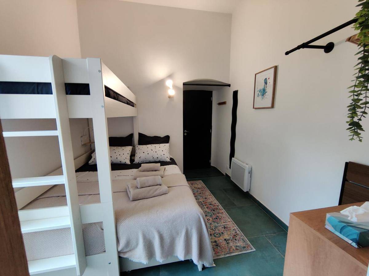 Small Double Room in Aubagne, Côte méditerranéenne (France)