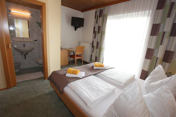 Ganze Ferienwohnung, Klassik Doppelzimmer, Dusche, Wc in Südoststeiermark, Feldbach