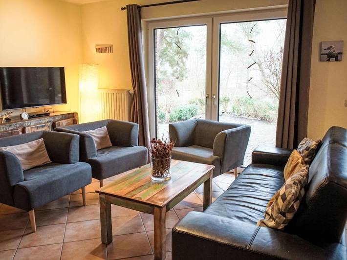 Ferienpark für 6 Personen, mit Seeblick und Balkon in Röbel-Müritz