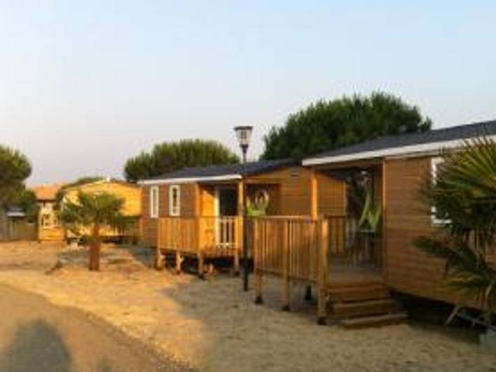 Camping pour 4 personnes, avec terrasse et bassin pour enfant à Mimizan - 2
