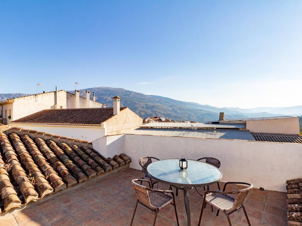 Belle maison andalouse avec piscine barbecue et Wifi in Pinos del Valle, El Pinar