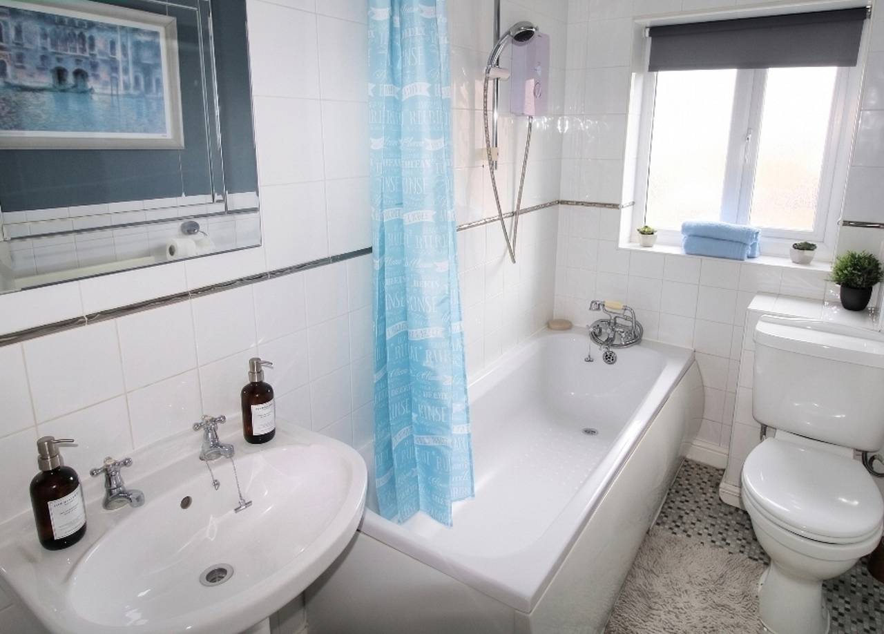 2 Bed House - Sleeps 4 - Parking - Pets - Garden in Hatfield (South Yorkshire), South Yorkshire