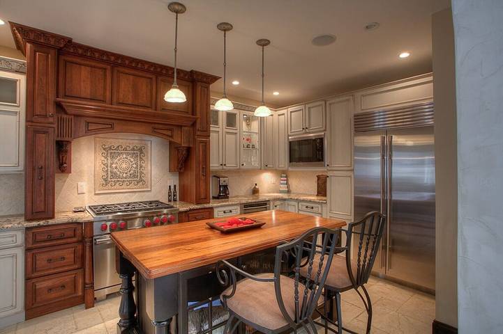 Barn for 14 people, with yard and hot tub in Tennessee