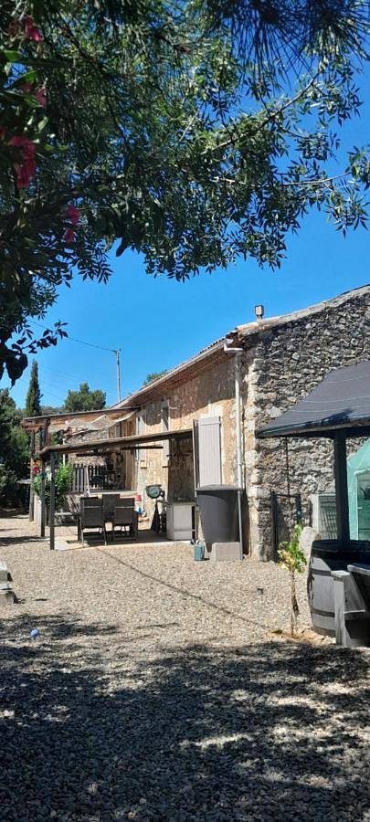 Location de vacances pour 2 personnes, avec piscine et jardin, animaux acceptés à Prades-sur-Vernazobre - 2