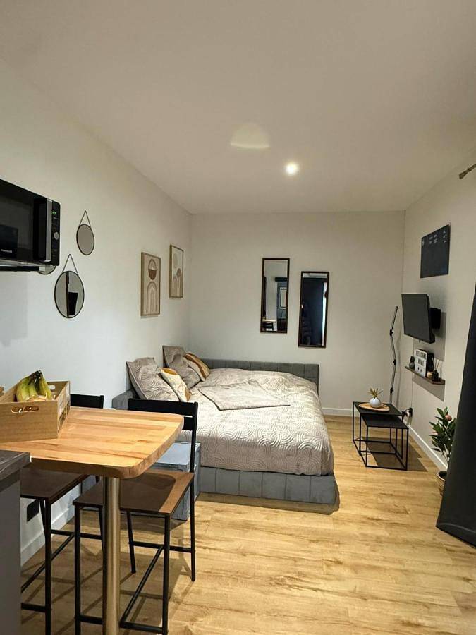 Studio paisible sous un Pin près de Disneyland in Montry, Seine-et-Marne
