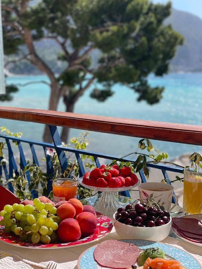 Gîte pour 2 personnes, avec Balcon et Terrasse ainsi que Jardin et Vue dans Port Du Sylva Maris Eze