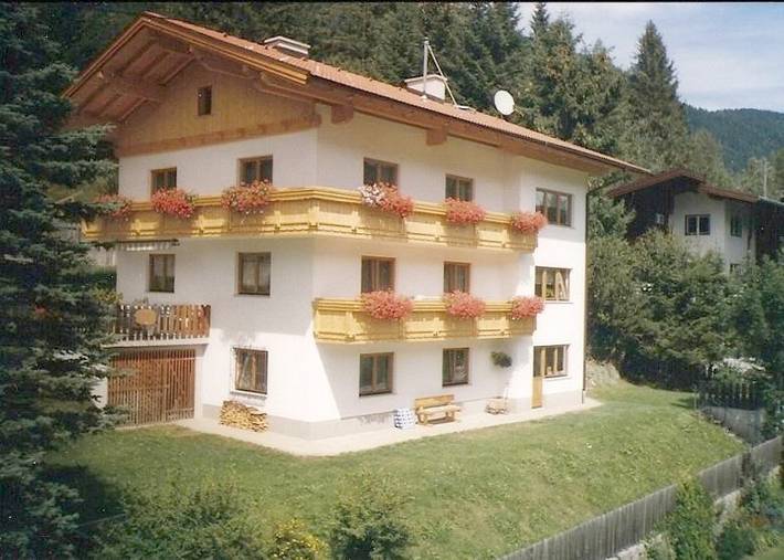Ferienwohnung für 4 Personen, mit Garten und Ausblick in Trins