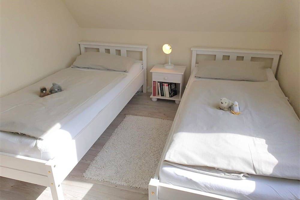 Ganze Wohnung, Wohnung im 1ten Og, mit Kamin und Balkon. 6 Schlafkojen im urigen Dachgeschoss. in Stinteck, Westerdeichstrich