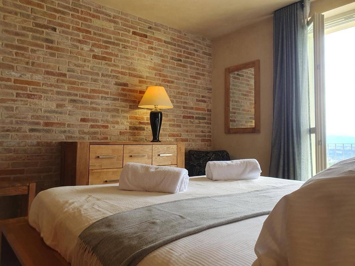 Cascina Bricco San Pietro Bed & Wine in Monforte d'Alba, Langhe