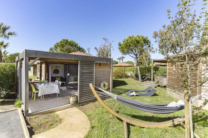 Camping pour 7 personnes, avec jardin ainsi que piscine et terrasse, animaux acceptés à Portiragnes