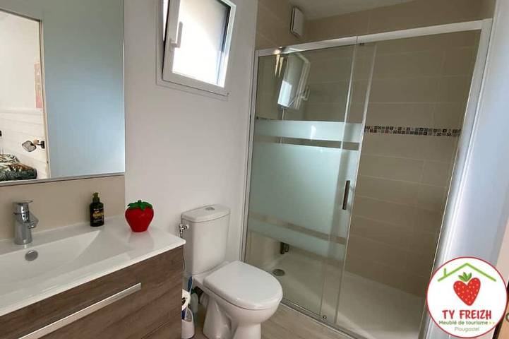 Appartement entier, Charmant studio meublé avec terrasse et jardin à Plougastel, proche Brest in Plougastel-Daoulas, Région de Brest