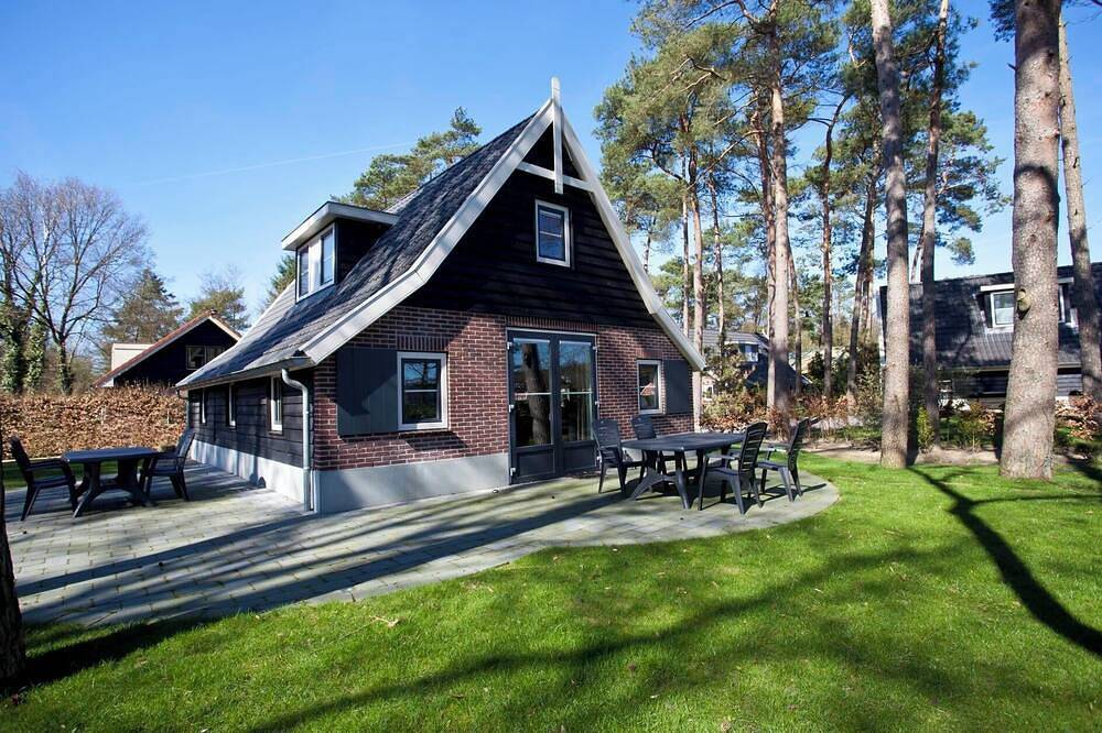 Bungalow met 4 slaapkamers en een terras in Hoge Veluwe
