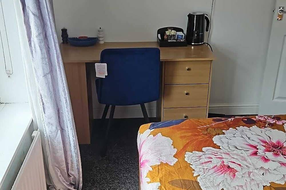 Double room in charming house. Secured with Wifi in Meden Vale, Mansfield. in Sherwood Forest, Nottinghamshire