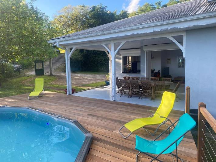 Villa pour 8 personnes, avec jardin ainsi que vue et piscine, animaux acceptés