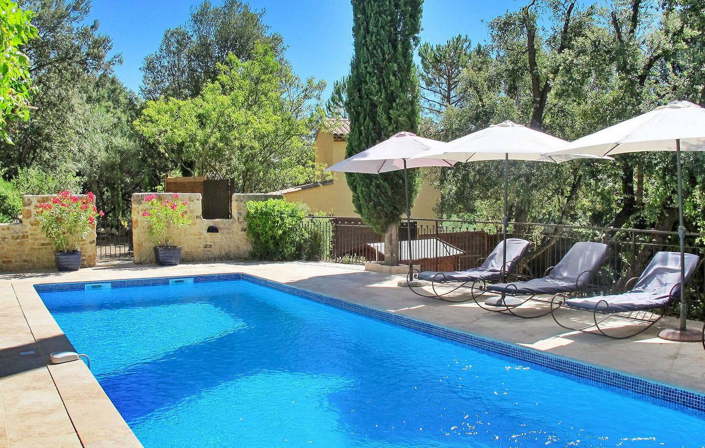 Appartement confortable de 250 m2 avec climatisation, piscine, parking et WiFi in Correns, Région de Brignoles