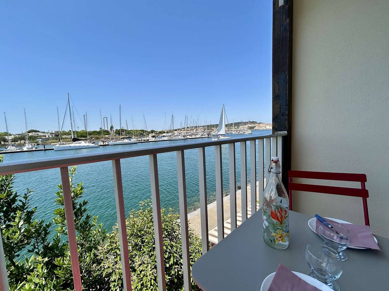 Appartement entier, Appartement T2 rénové, 4 couchages, vue port, Cap d'Agde in Cap d'Agde, Agde