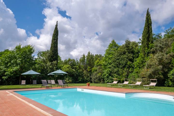 Farmhouse "Rosaspina - Appartamento 1" with Shared Garden & Shared Pool in Capalbio, Grosseto Provinsen