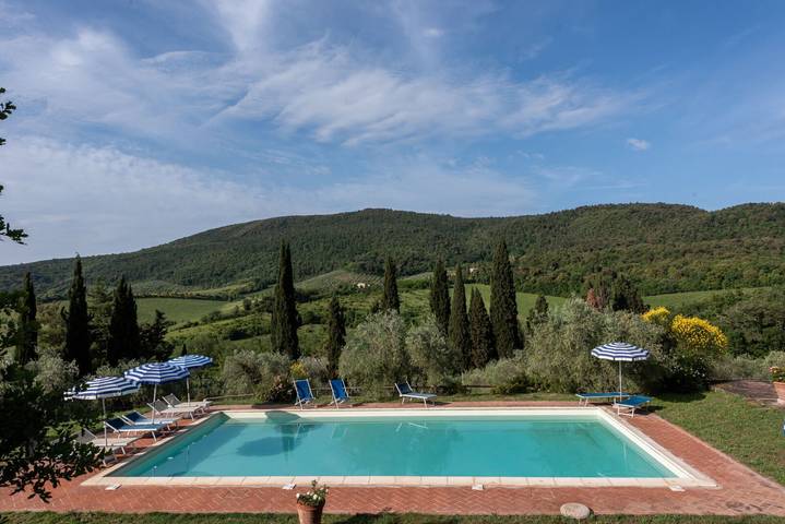 Villa for 18 people, with garden and terrace, with pets in San Gimignano