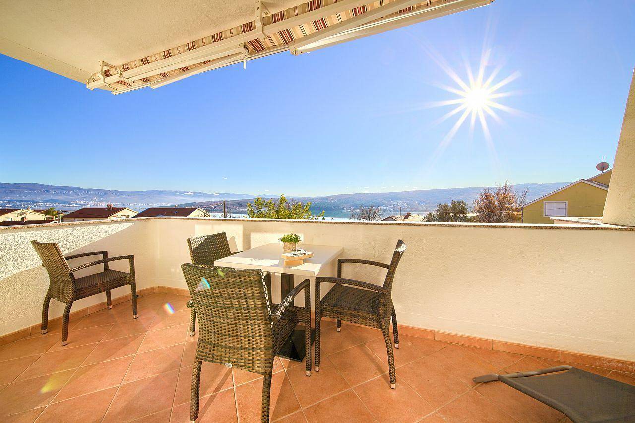 Ganze Ferienwohnung, Gemütliche Wohnung 3 mit Meerblick in Cizici, Krk