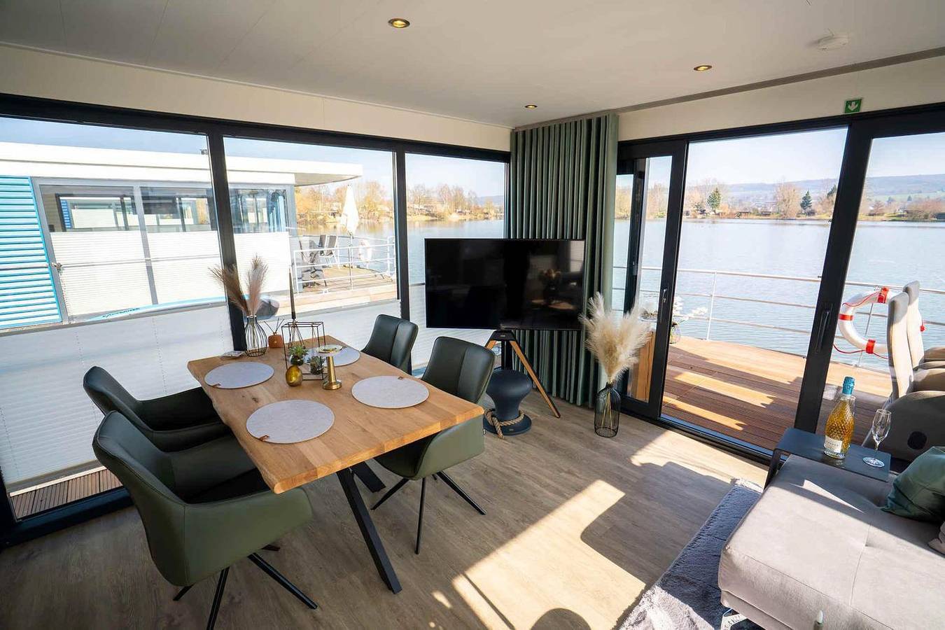 Floatinghouse Auszeit: Am See mit Terrasse, Seeblick & Wlan in Höxter, Kreis Höxter