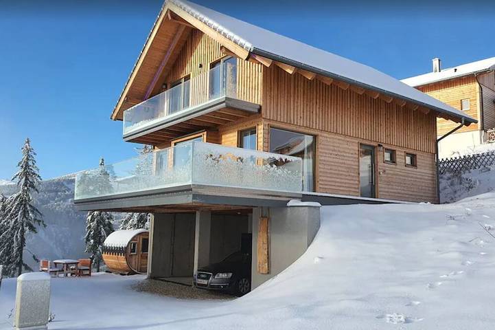 Chalet für 8 Personen, mit Sauna und Whirlpool sowie Garten