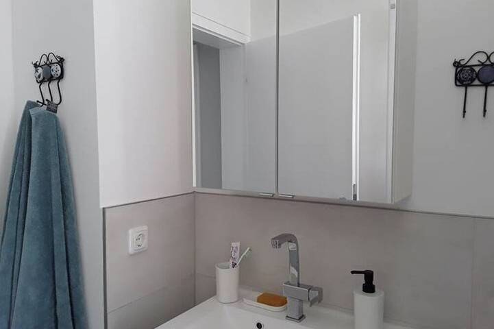 Ganze Wohnung, Liebevoll renovierte Wg-Wohnung: Zimmer 2 in Rommerskirchen, Rhein-Kreis Neuss