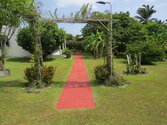 Location de vacances pour 4 personnes, avec terrasse ainsi que piscine et jardin à Saint-François - 2