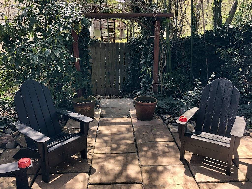 Ganze Wohnung, Luxurious Private Studio Get-away w/ Hot Tub, Koi Pond & Fire Pit! in Acworth, Cobb County