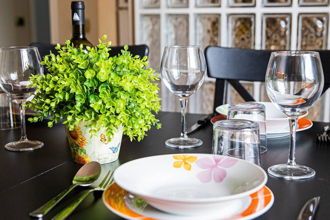 Entire apartment, Apartment 'Raggio Di Sole' with Balcony and Wi-Fi in Torre del Lago Puccini, Viareggio