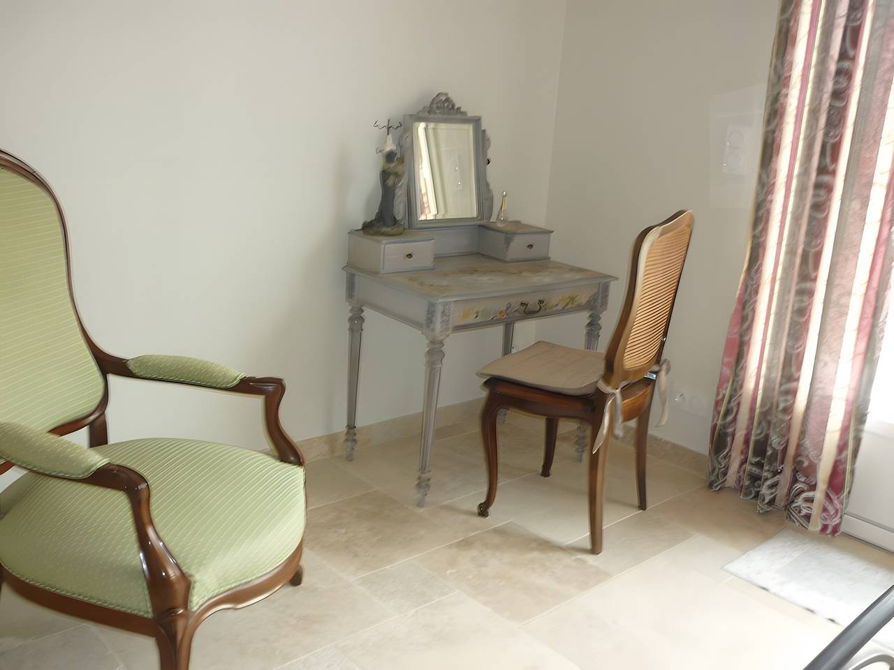 Chambre « Frédéric Mistral », La Bastide des Mereuilles avec terrasse privée, Wi-Fi et climatisation in Orange, Vaucluse