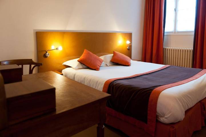 Hôtel pour 2 personnes, avec terrasse dans Thermes de Bagnoles de l'Orne - 2