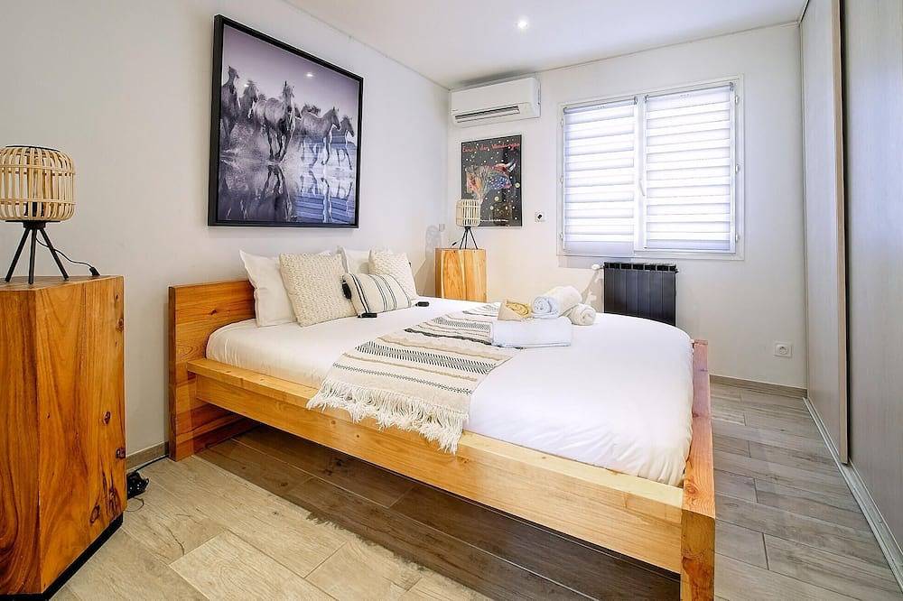 Nice home in Saint Martin De Crau in Saint-Martin-de-Crau, Arles region