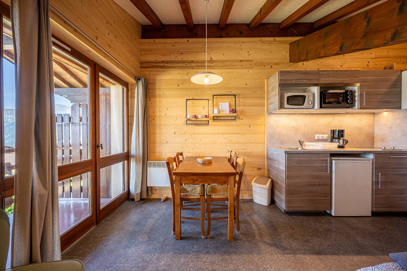 Studio entier, Studio '18 - Le Chamois' avec vue sur les montagnes, balcon et Wi-Fi in Cohennoz, Région d'Albertville