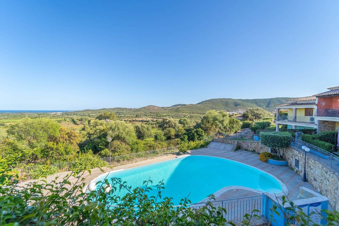 Casa Vacacional 'Trilocale Luana' con Vista al Mar, Piscina Compartida y Aire Acondicionado in Maiorca (Sardinia), Budoni