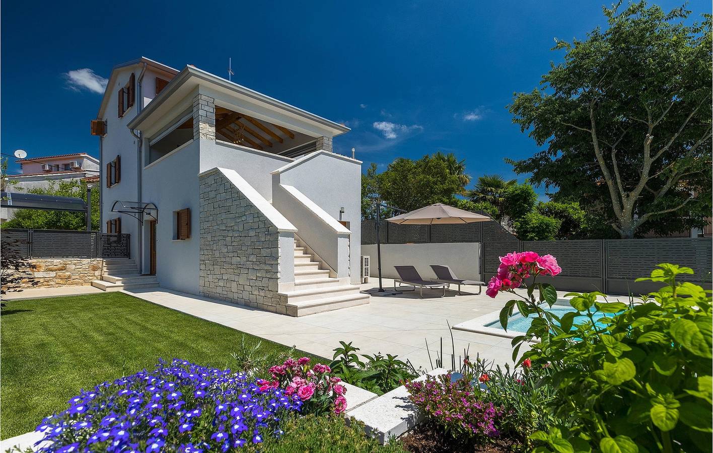 Geräumige 2-Zimmer-Wohnung mit Pool, WLAN und Parkplatz in der Nähe des Flusses Raša in Kršan, Ostküste Istrien
