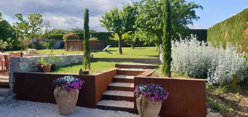 Gîte pour 16 personnes, avec jardin ainsi que piscine et terrasse, animaux acceptés à La Bâtie-Rolland