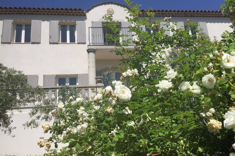 Charming bed and breakfast in Giono country. in Manosque, Regionaler Naturpark Luberon