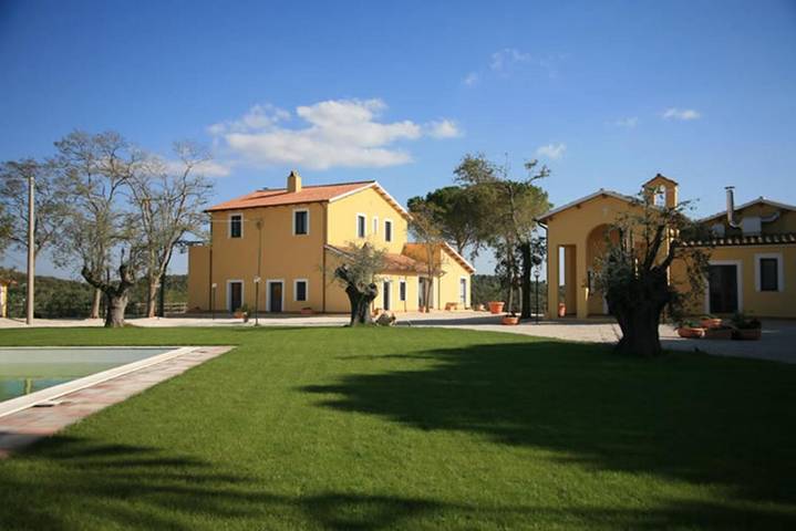 Agriturismo per 2 persone, con Terrazza e Giardino nonché Piscina a Tuscania