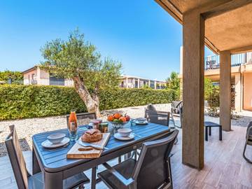 Gîte pour 4 personnes, avec terrasse ainsi que jardin et bassin pour enfant à Bonifacio